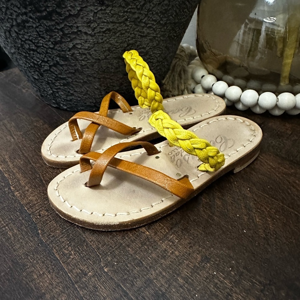 Caruso Sandali Ravello Italian Sandals Girls Sz 8 Gold Double Strap Flat - Picture 2 of 6